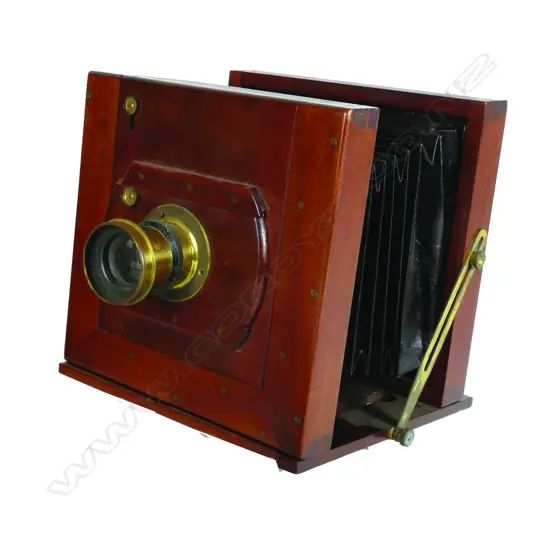 A late 19thC vintage glass plate camera by W. Park of Auckland