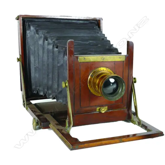 A rare N.Z. Thomas Girvan of Dunedin made folding plate camera