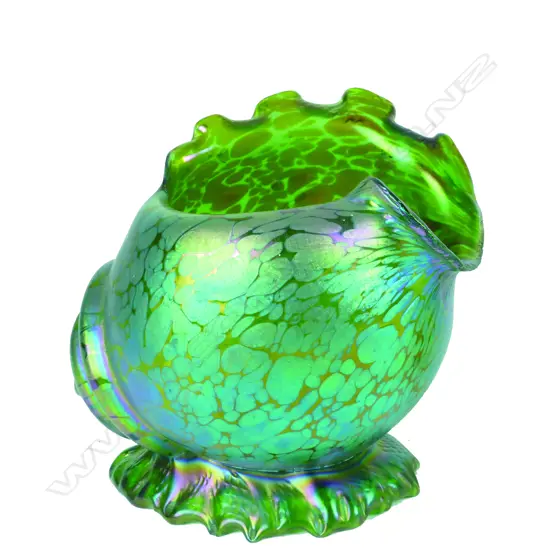 GREEN LUSTRE SHELL VASE