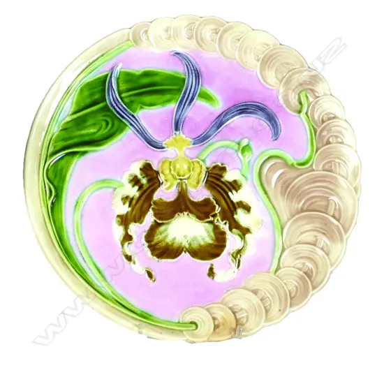 A c.1900 Schutz Majolica wall plate and tazza