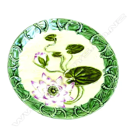 A c.1900 Schutz Majolica tazza