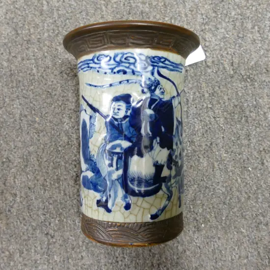 A Chinese cylindrical porcelain vase