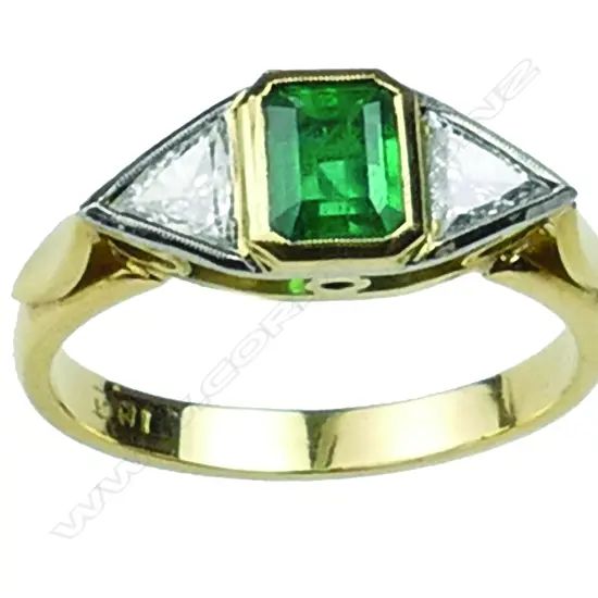 An 18ct. yellow and white gold dress ring