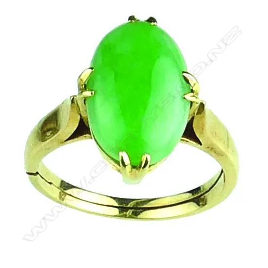 An 18ct. yellow gold and chrysoprase ring