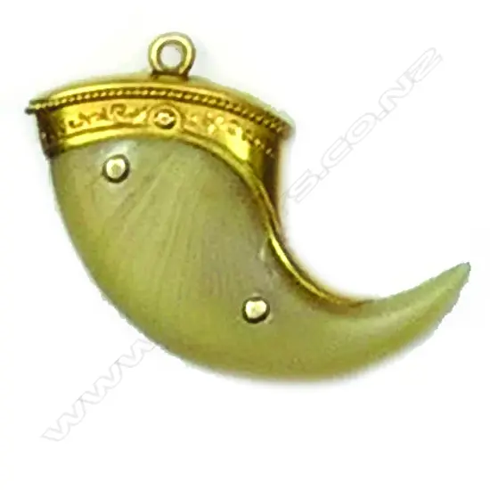A Victorian 18ct gold set lion claw pendant/brooch