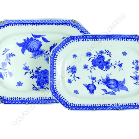 A pair of 18thC Chinese export blue and white ashettes