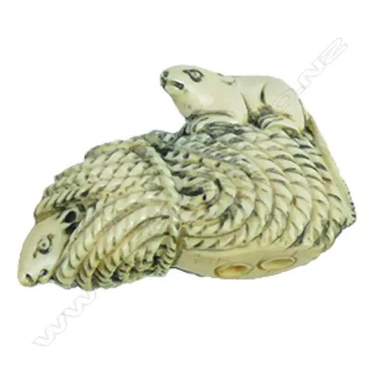 A Japanese carved ivory netsuke