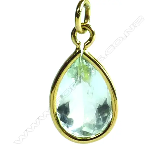 An 18ct. yellow gold and aquamarine pendant