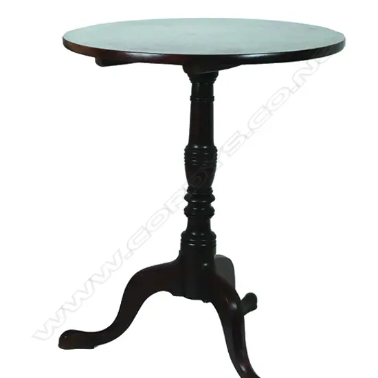 A Georgian mahogany tilt-top wine table