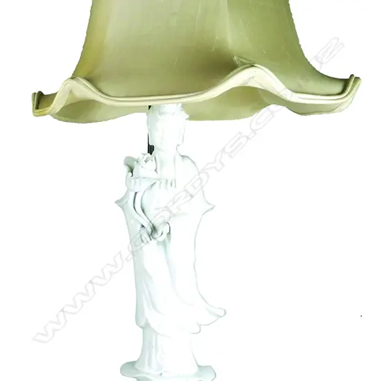A Chinese porcelain figure based table lamp