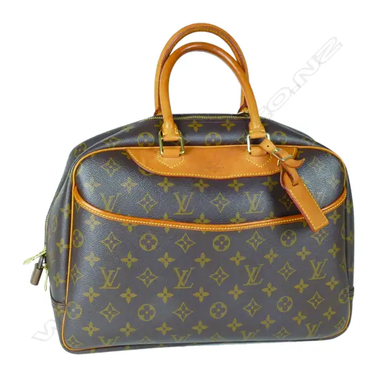 A Louis Vuitton Deauville handbag