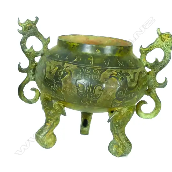 A Chinese archaic-style bronze ding