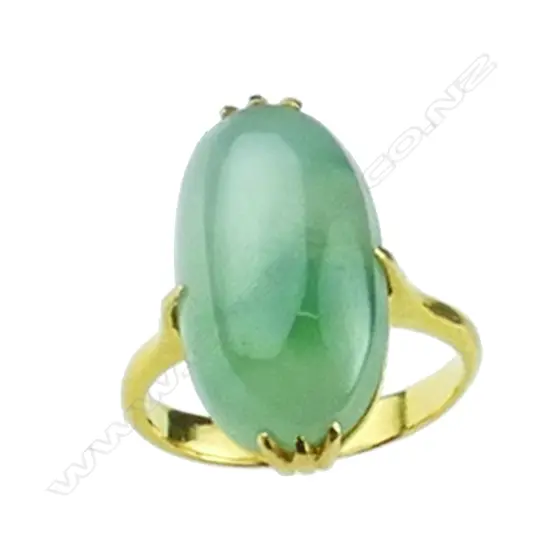 A vintage 22ct. yellow gold and jadeite ring