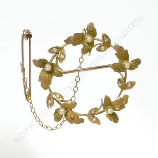 An Edwardian 15ct. yellow gold and seed pearl brooch