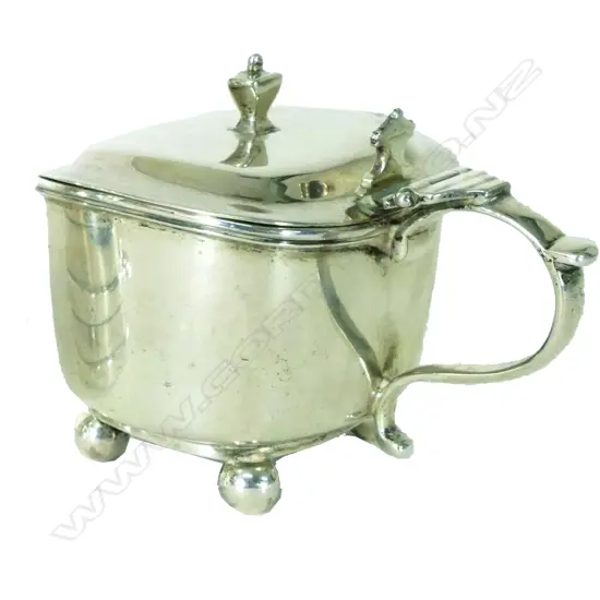 A good Edwardian period Georgian Revival silver mustard pot