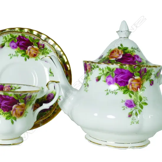 A 28-piece Royal Albert Old Country Roses tea service