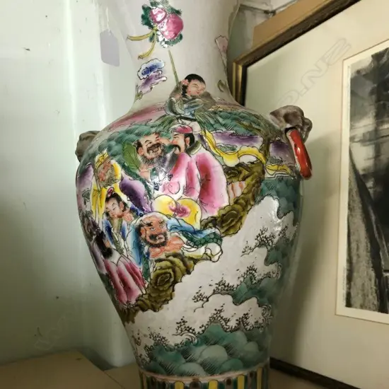A large Chinese porcelain vase