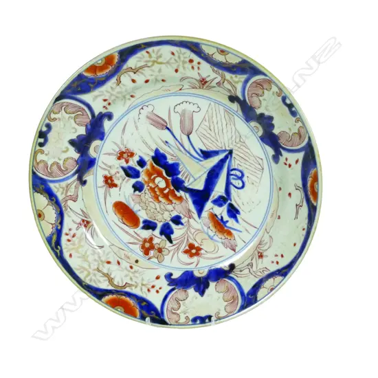 A Chinese Imari porcelain shallow bowl