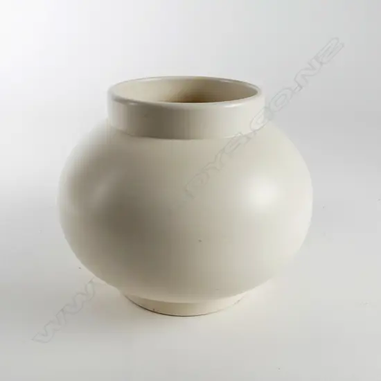 Crown Lynn Hand Potted medium size vase