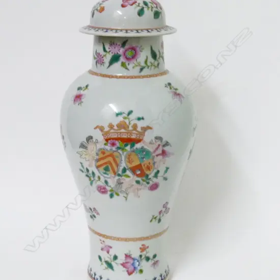 A Chinese porcelain lidded vase