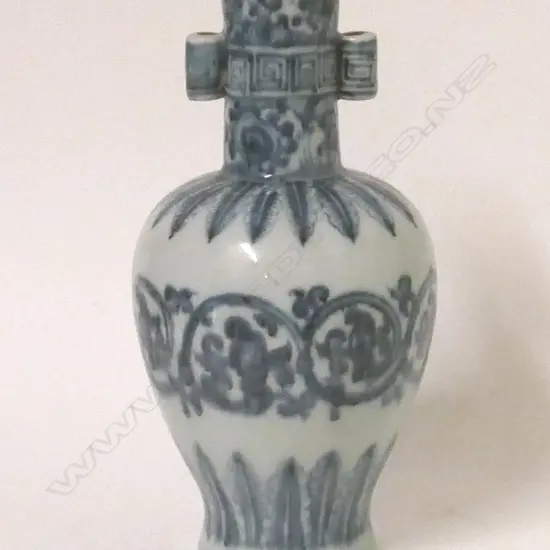 A Chinese porcelain vase