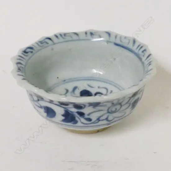 A small blue and white Ming style wine cup