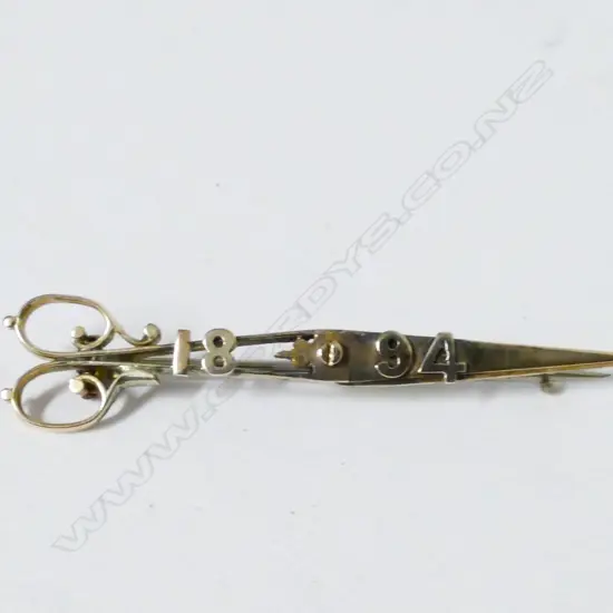 A Victorian 15ct. gold brooch