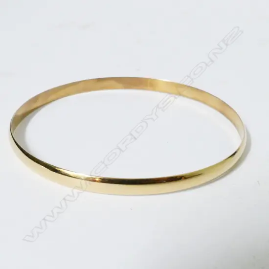 A 9ct. gold bangle