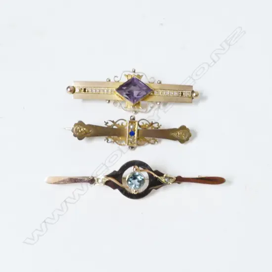 Three Victorian 9ct. gold bar brooches