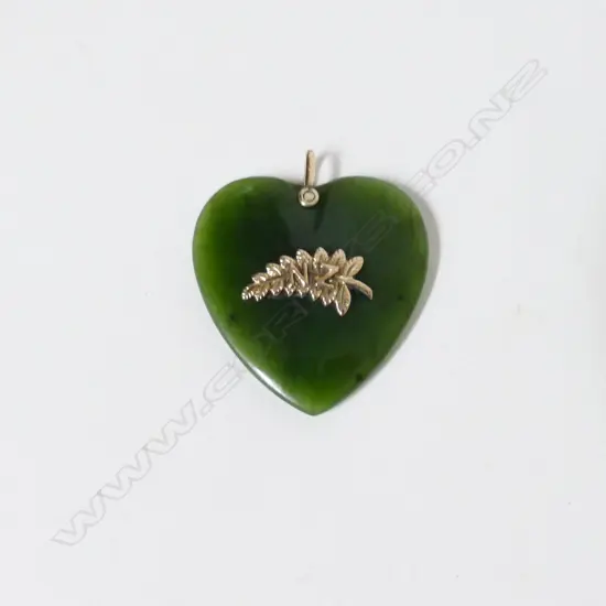 A colonial 9ct. gold and greenstone heart pendant