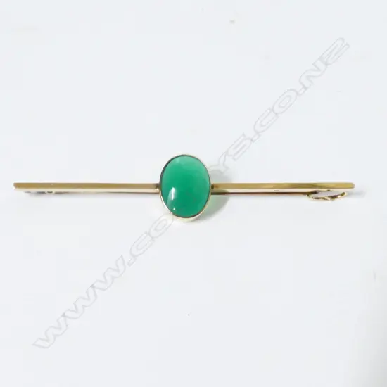 A 9ct. and chrysoprase bar brooch