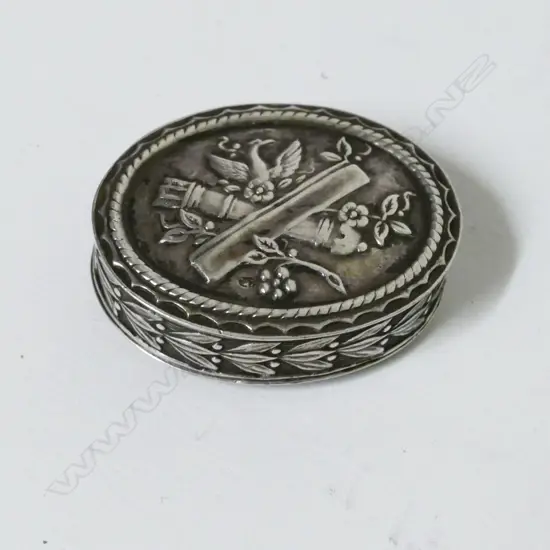 A 19thC French silver snuff box