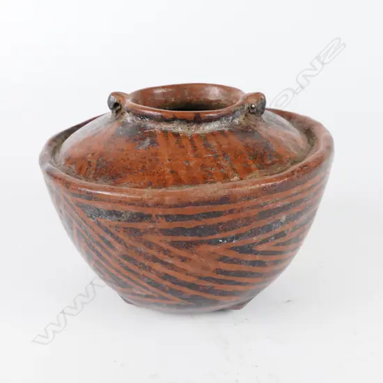 A pre-Columbian Ecuadorian small pottery jar