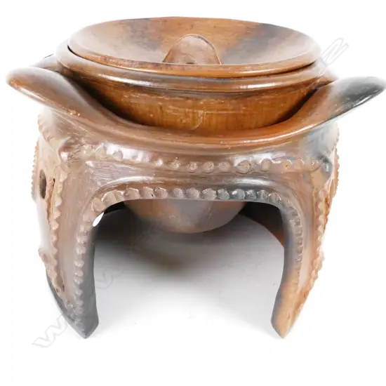 Rice cooker from Lombok of burnished clay