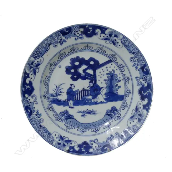 A Chinese blue and white export plate