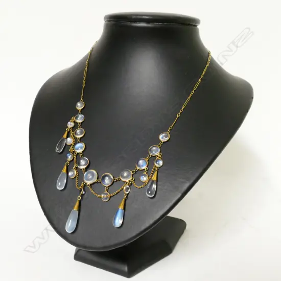 An Edwardian 9ct. gold and moonstone necklace