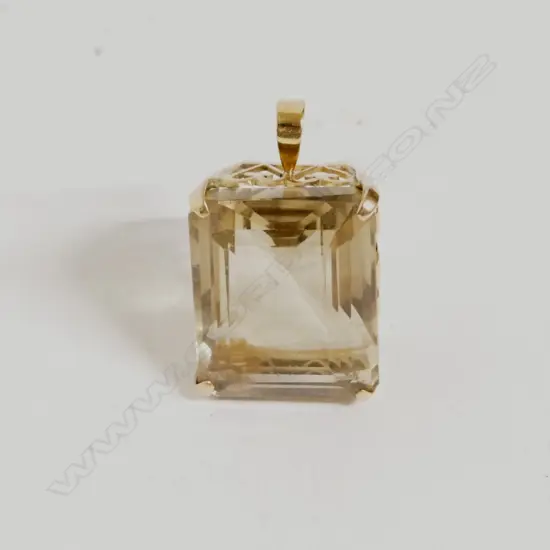 A retro 9ct. gold smokey quartz pendant