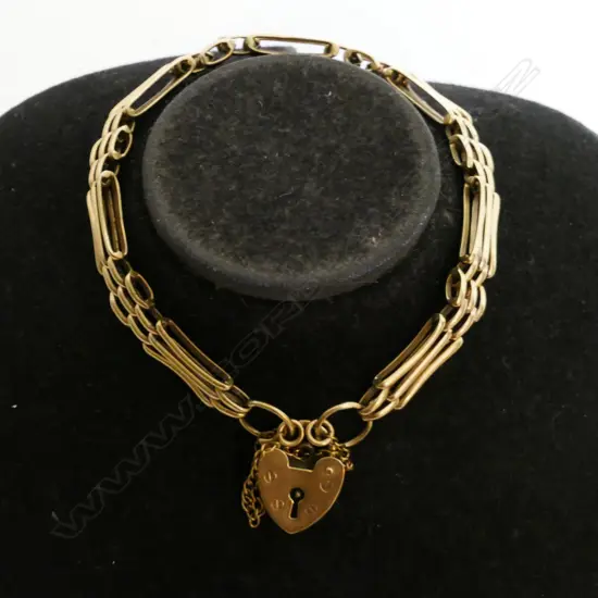 A 9ct. gold gate bracelet
