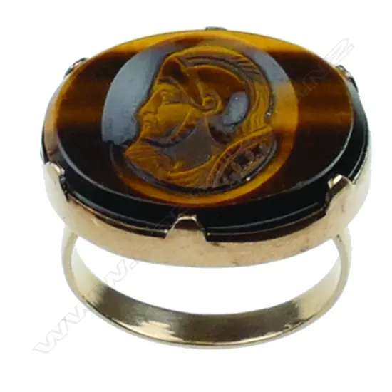 A vintage 9ct. rose gold and tiger's eye large ring