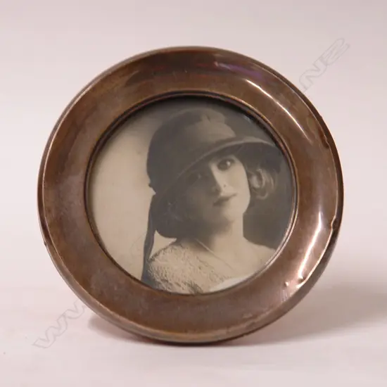 A 1920s silver circular photo frame