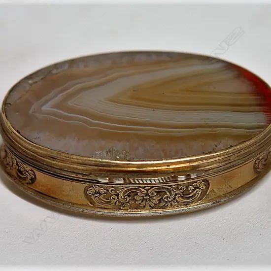 An early 19thC silver gilt and agate snuff box