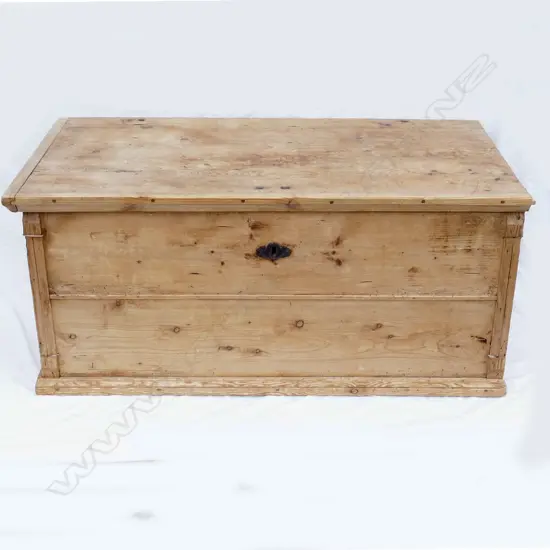 A Victorian pine storage box