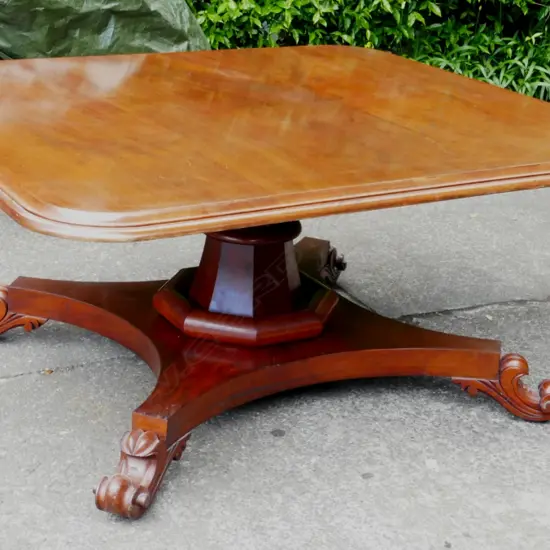 A large impressive William IV mahogany tilt-top breakfast table