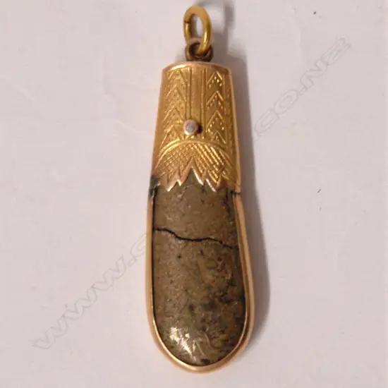 A 19thC colonial 15ct. yellow gold and gold bearing quartz pendant