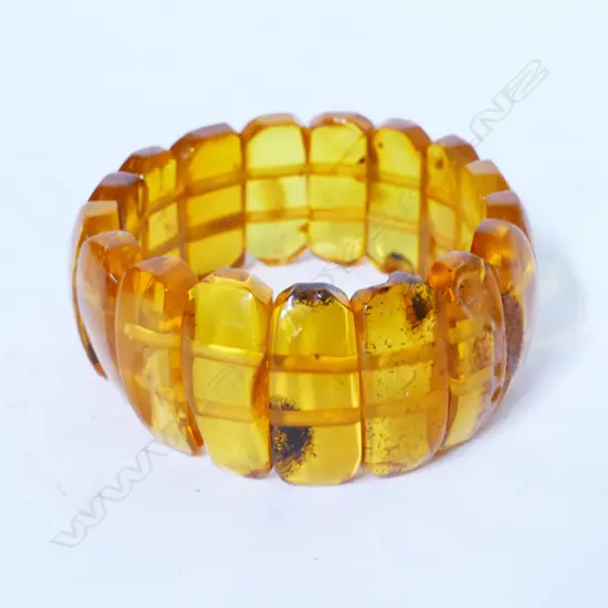 A vintage polished amber bracelet
