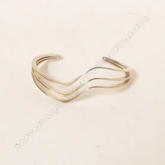 A stylish Italian silver cuff bangle