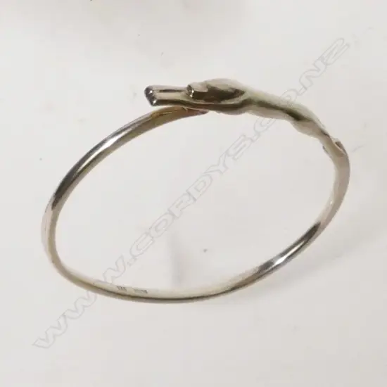 A stylish silver hinged bangle