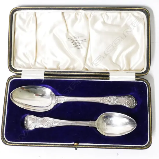 Two boxed double struck King's pattern silver spoons with shell heels