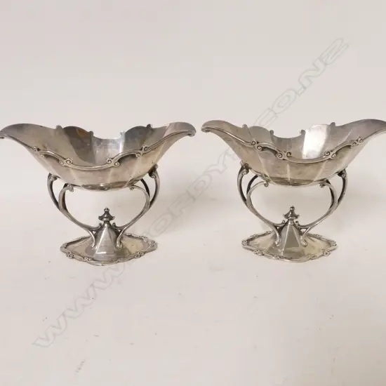 A pair of George V silver boat shaped comports