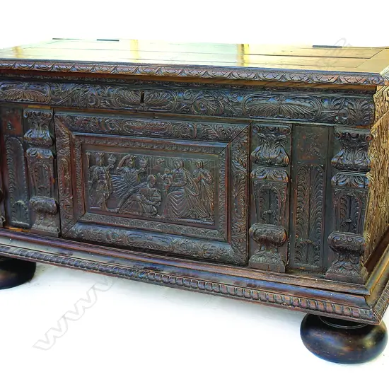 An Elizabethan style coffer